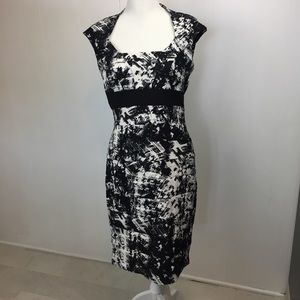 Chaya Dress Sz 10 Black White Sheath Flattering MG